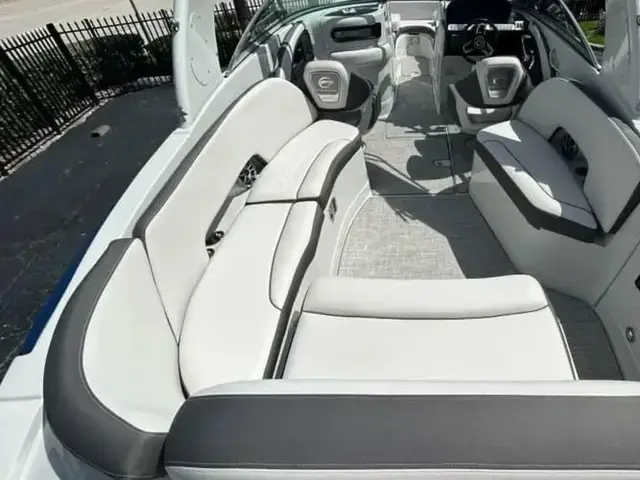 Crownline E290 XS