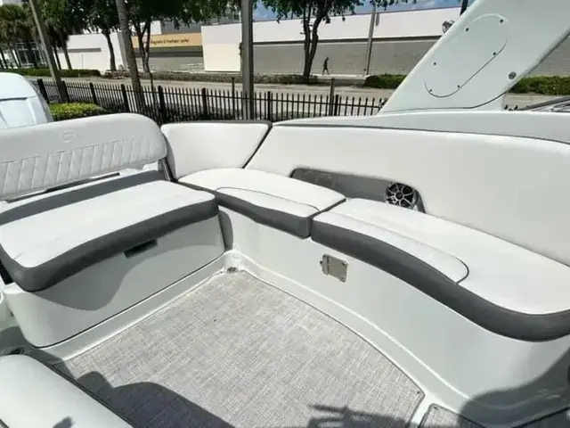 Crownline E290 XS