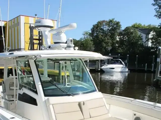 Boston Whaler 380 Outrage