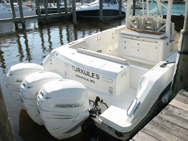 Boston Whaler 380 Outrage