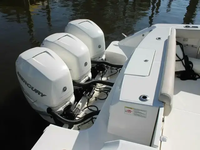 Boston Whaler 380 Outrage