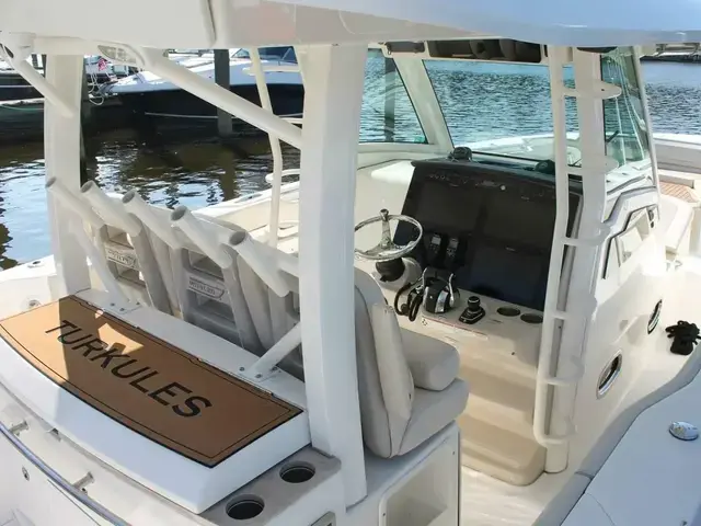 Boston Whaler 380 Outrage