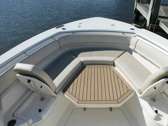 Boston Whaler 380 Outrage