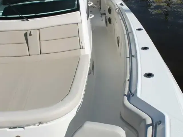 Boston Whaler 380 Outrage