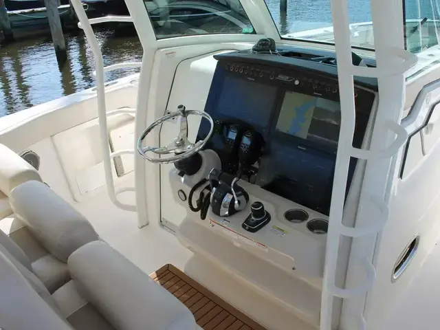 Boston Whaler 380 Outrage