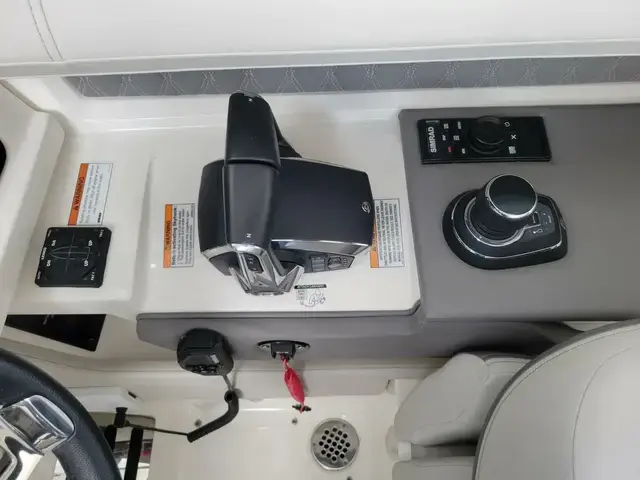 Sea Ray SLX 310 OB