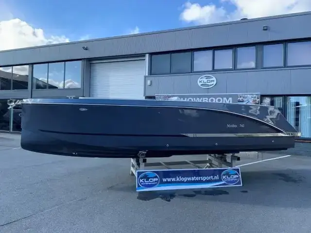 Maxima Boats 740 in metallic gespoten kleurstelling op voorraad!