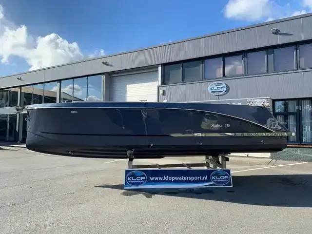 Maxima Boats 740 in metallic gespoten kleurstelling op voorraad!