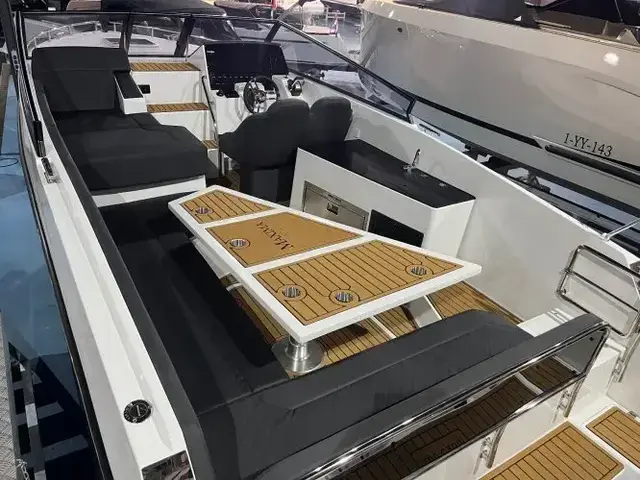 Maxima Boats 800 Cabin met Honda 250 pk in witte kleurstelling op voorraad!