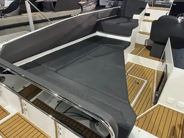 Maxima Boats 800 Cabin met Honda 250 pk in witte kleurstelling op voorraad!