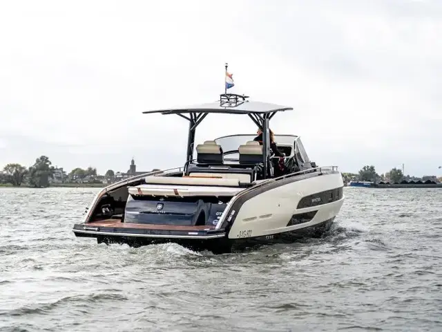 Invictus yachts Invictus 320 GT met 2 x Volvo Penta V8 350 pk jong gebruikt!