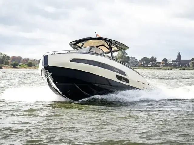 Invictus yachts Invictus 320 GT met 2 x Volvo Penta V8 350 pk jong gebruikt!