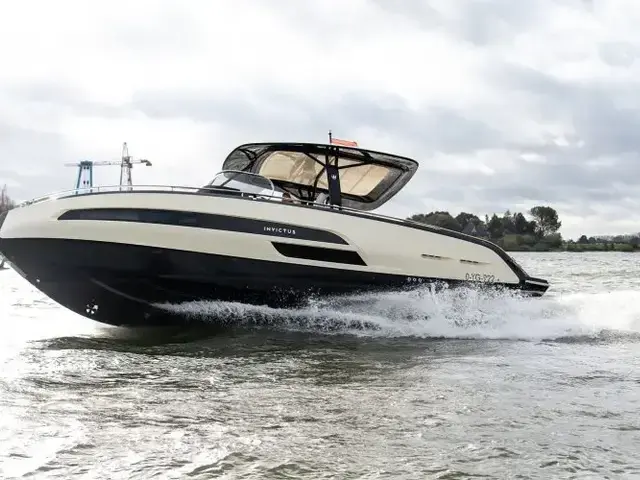 Invictus yachts Invictus 320 GT met 2 x Volvo Penta V8 350 pk jong gebruikt!