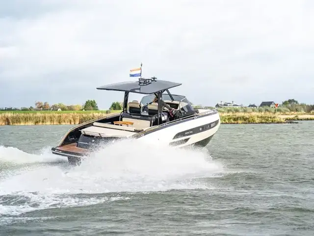 Invictus yachts Invictus 320 GT met 2 x Volvo Penta V8 350 pk jong gebruikt!