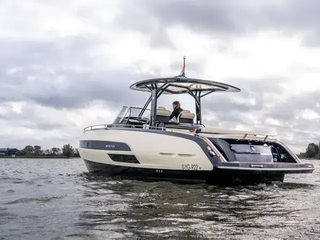 Invictus yachts Invictus 320 GT met 2 x Volvo Penta V8 350 pk jong gebruikt!