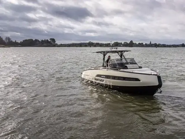 Invictus yachts Invictus 320 GT met 2 x Volvo Penta V8 350 pk jong gebruikt!