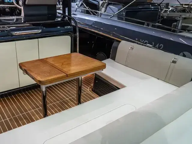 Invictus yachts Invictus 320 GT met 2 x Volvo Penta V8 350 pk jong gebruikt!