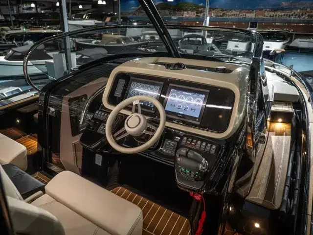 Invictus yachts Invictus 320 GT met 2 x Volvo Penta V8 350 pk jong gebruikt!