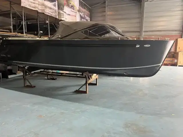 Maxima Boats 730I met Vetus 42 pk Diesel in donkergrijs op voorraad!