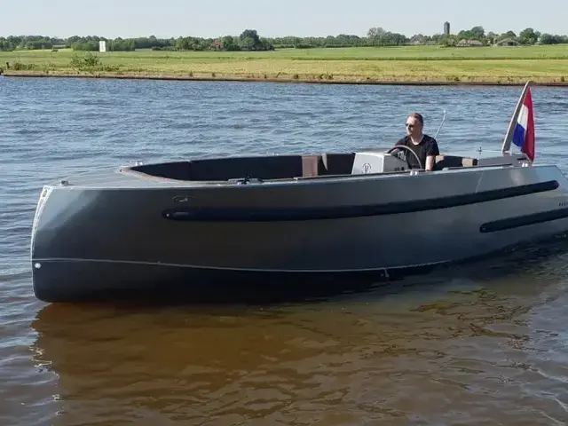 Van Vossen VanVossen Tender 700 (sport)