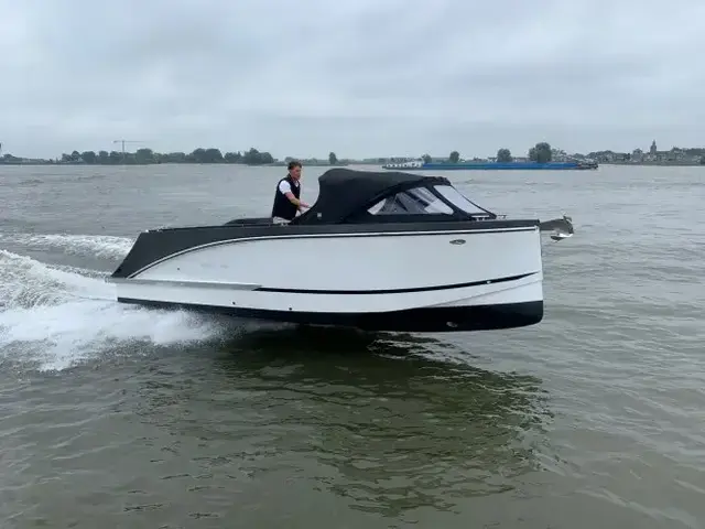 Maxima Boats 640 Tender met Honda 150 pk in uniek zwart-wit DEMO-AANBIEDING!