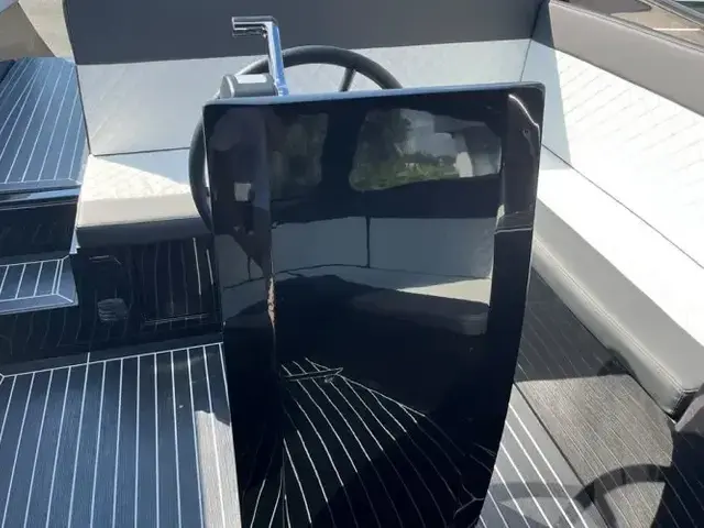 Maxima Boats 640 Tender met Honda 150 pk in uniek zwart-wit DEMO-AANBIEDING!