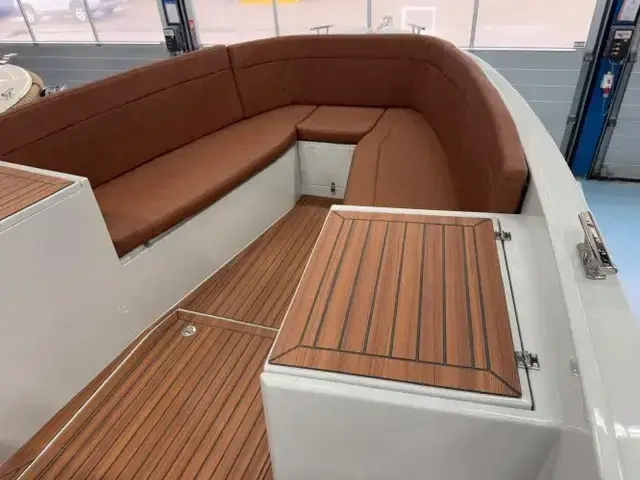 Maxima Boats 680 Sport Lounge