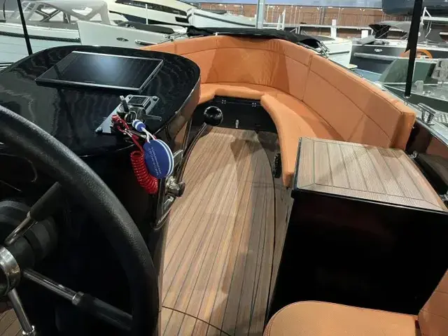 Maxima Boats 650 Flying Lounge met Honda 100 pk