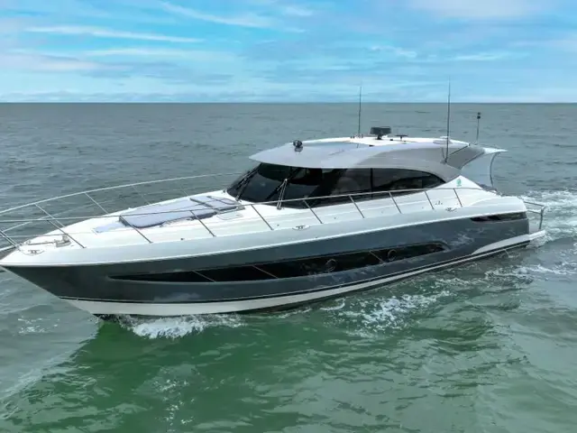 Riviera 5400 Sport Yacht Platinum Edition