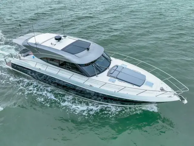 Riviera 5400 Sport Yacht Platinum Edition