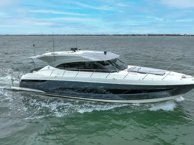 Riviera 5400 Sport Yacht Platinum Edition