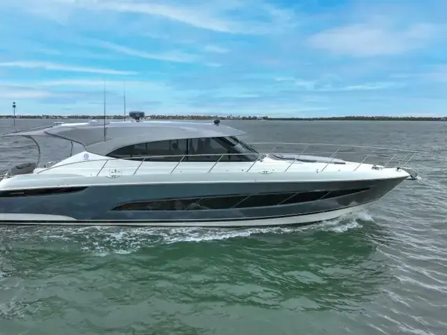 Riviera 5400 Sport Yacht Platinum Edition