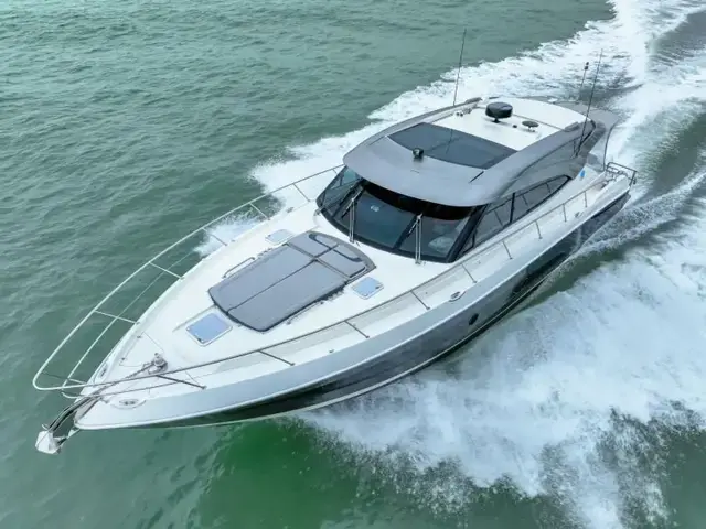 Riviera 5400 Sport Yacht Platinum Edition