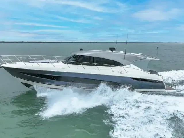 Riviera 5400 Sport Yacht Platinum Edition