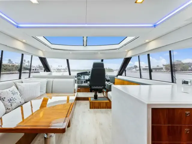 Riviera 5400 Sport Yacht Platinum Edition