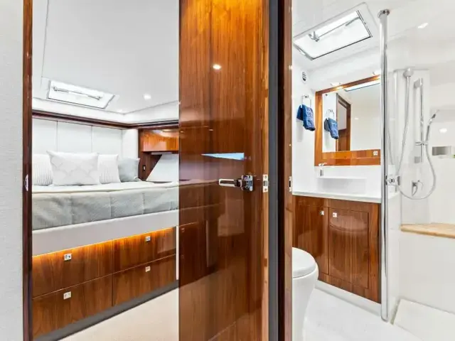 Riviera 5400 Sport Yacht Platinum Edition