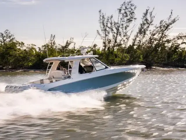 Boston Whaler 380 Realm