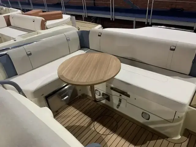 Invictus yachts Invictus 280 GT met Volvo Penta V8 350 pk nieuw op voorraad