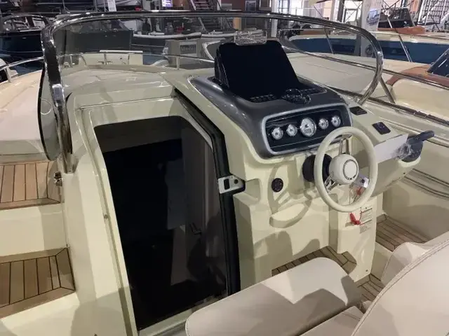 Invictus yachts Invictus 280 GT met Volvo Penta V8 350 pk nieuw op voorraad