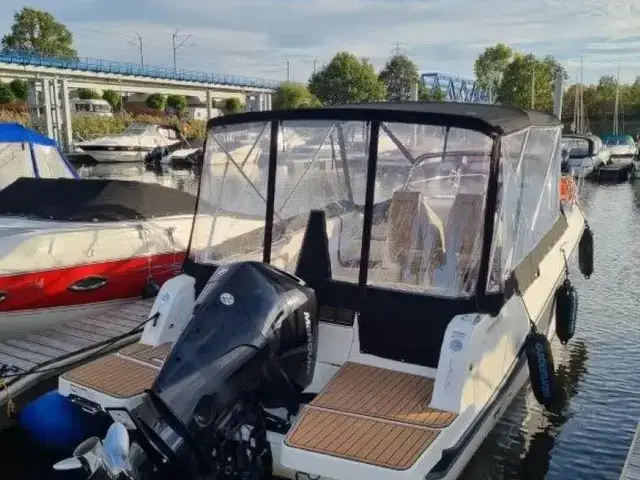 Quicksilver 755 Sundeck