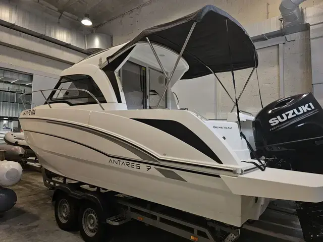 Beneteau Antares 7