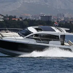 2023 Sealine C335V