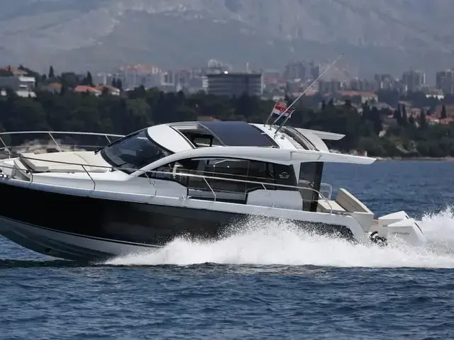 Sealine C335V