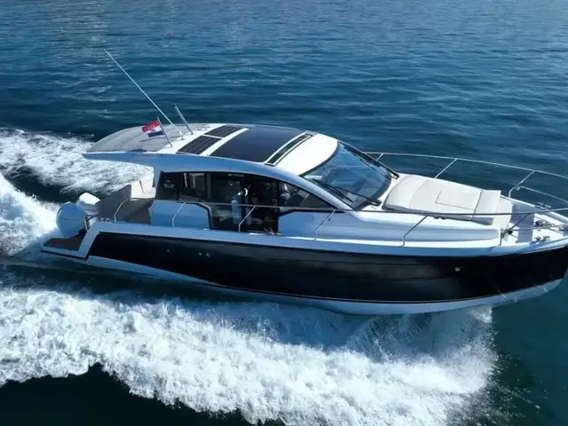 Sealine C335V