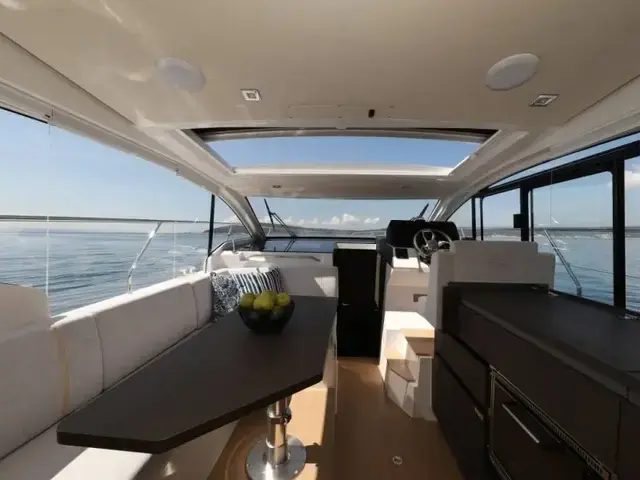 Sealine C335V