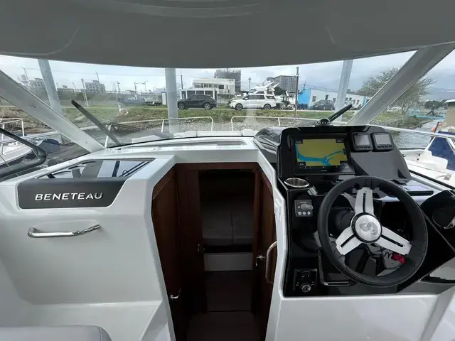 Beneteau Antares 9