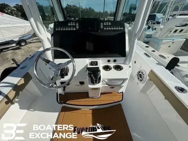 Everglades Boats 253 CC