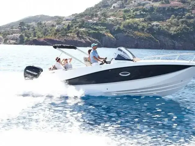 Quicksilver 755 sundeck met Mercury 175 pk