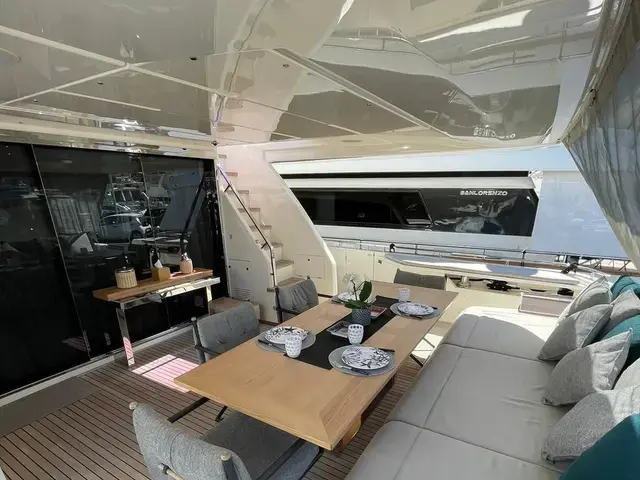 Ferretti Yachts 850