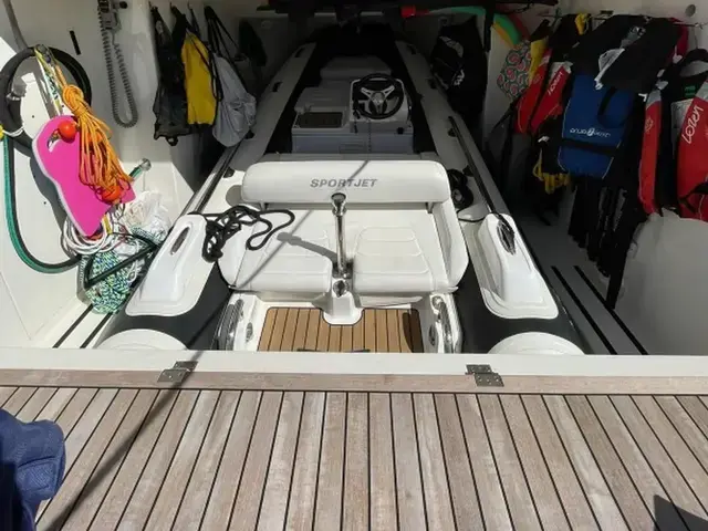 Ferretti Yachts 850